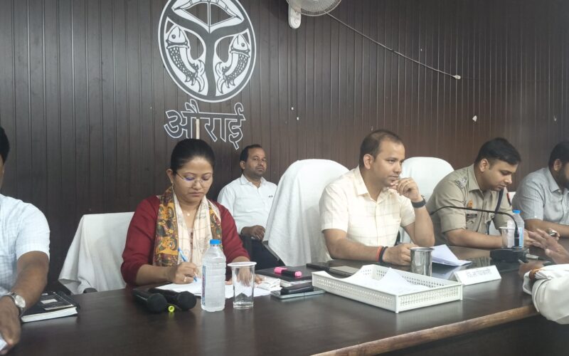 तहसील औराई में जिलाधिकारी व पुलिस अधीक्षक ने फरियादियों की शिकायतों को  सुनकर किया निस्तारण