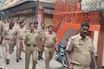 मोहर्रम के पूर्व संध्या पर पुलिस ने नगर में किया फ्लैग मार्च 