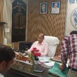 चिकित्सक निर्धारित समय पर अपने केंद्रों पर उपस्थित रहे और नियमित रूप से मरीजों का उपचार करें – सीडीओ