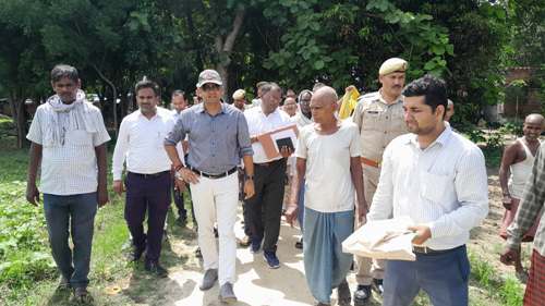 त्वरित व शुचितापूर्ण निस्तारण हेतु जिलाधिकारी ने मुकदमें का किया स्थलीय निरीक्षण