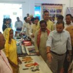 सम्पूर्णता सम्मान समारोह एवं आकांक्षा हॉट का फीता काटकर   किया गया शुभारम्भ