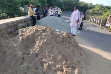 हाई चैनल की टूटी दिवाल का भक्सी से हो रही जोड़ाई 