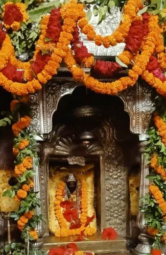 मंगलवार को मां भंडारी देवी के दर्शन-पूजन करने के लिए उमड़ी श्रद्धालुओं की भीड़ 
