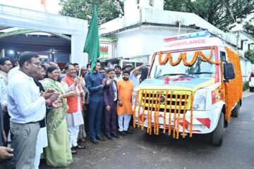 मुख्यमंत्री विष्णु देव साय ने आधुनिक एम्बुलेंस को दिखायी हरी झंडी : ग्रामीण इलाकों को मिलेगा आपातकालीन स्वास्थ्य लाभ