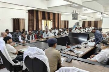 सैनिक बंधुओं की शिकायतों का त्वरित हो निस्तारण – जिलाधिकारी