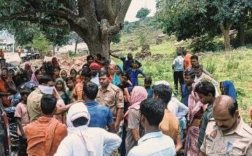 मगनदिवाना पहाड़ के किनारे मिला अधेड़ का शव, परिजनों ने हत्या की आंशका जताई 