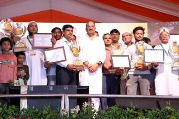 बागवान आम उत्पादन की गुणवत्ता बढ़ाने के लिए नई तकनीकों को अपनाए – मंत्री दिनेश प्रताप सिंह 