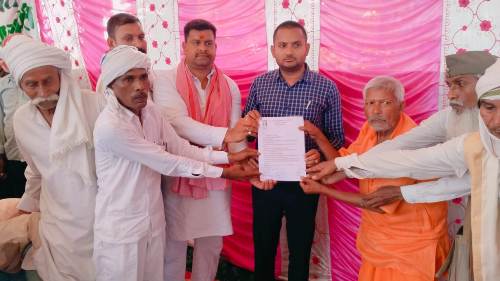 गरीब किसान सेवा समिति ने उपजिलाधिकारी को पत्रक देकर मुआवजे की किया मांग 
