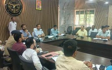जिलाधिकारी की अध्यक्षता में आई0जी0आर0एस0 की बैठक  कलेक्ट्रेट सभागार में आयोजित की गई