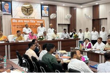 अधिकारियों के द्वारा जनप्रतिनिधियों के साथ पारस्परिक सवांद बने रहने से समस्याओ का होगा समाधान – डॉ जयपाल सिंह