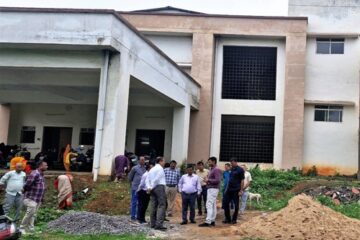 कुलपति ने पत्रकारिता विश्वविद्यालय परिसर का किया आकस्मिक निरीक्षण