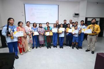 कारगिल विजय दिवस के अवसर पर राज्य संग्रहालय उ0प्र0 में प्रदर्शनी एवं निबंध प्रतियोगिता का आयोजन