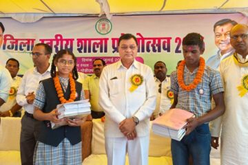 लमना में जिला स्तरीय शाला प्रवेश उत्सव का किया गया आयोजन