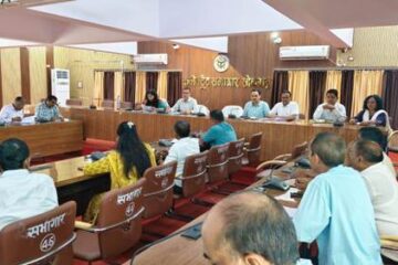 सी0एम0 डैशबोर्ड के माध्यम से डीएम ने की विकास कार्यों की समीक्षा बैठक