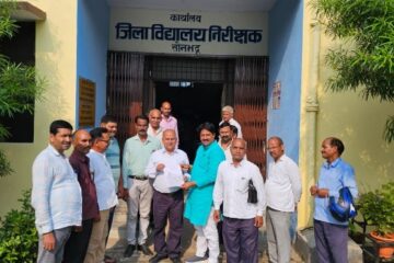 मांगों को लेकर माध्यमिक शिक्षणेत्तर संघ ने सौंपा ज्ञापन