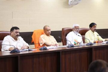विकास परियोजनाओं को युद्ध स्तर पर अभियान चलाकर निर्धारित समयावधि में पूर्ण कराए – योगी आदित्यनाथ