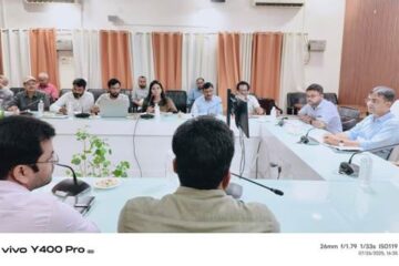 जिलाधिकारी ने जिला नगरीय विकास अभिकरण वाराणसी की शासी निकाय की समीक्षा किया