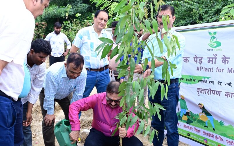 “एक पेड़ माँ के नाम” अभियान का किया गया खुर्जा परियोजना में आयोजन