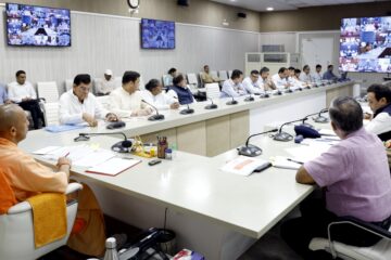 मुख्यमंत्री ने वीडियो कॉन्फ्रेंसिंग के माध्यम से बाढ़ की स्थिति की समीक्षा की