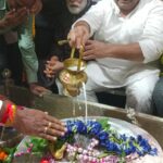 मंत्री रविंद्र जायसवाल ने सारंग नाथ मंदिर में हजारों लोगों के साथबाबा का किया जलाभिषेक