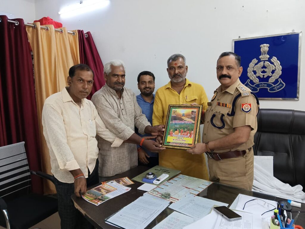 गुप्तकाशी सेवा ट्रस्ट ने पुलिस उपाधीक्षक को किया सम्मानित