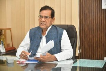 विधानसभा बजट सत्र के अंतिम दिन मुख्यमंत्री योगी आदित्यनाथ ने ऊर्जा मंत्री ए के शर्मा के कार्यों की खुलकर सराहना की