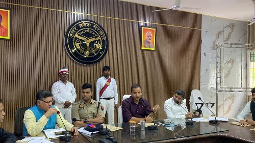 अप्रशिक्षित एवं बिना पंजीकरण अल्ट्रासाउण्ड सेन्टरों द्वारा जॉच पर डीएम सख्त, सीज करने का दिया निर्देश