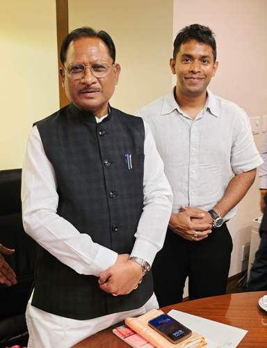 बस्तर के होनहार अविनाश तिवारी से टोक्यो में मिले मुख्यमंत्री विष्णुदेव साय