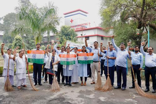 कोयला नगर अस्पताल में डॉ. पूनम दुबे के नेतृत्व में स्वच्छता अभियान चलाया गया