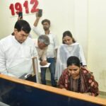 बारिश में बिना छाता, बिना एस्कॉर्ट निकले ऊर्जा मंत्री ए.के.शर्मा