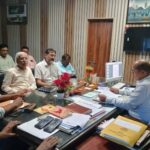 पुरस्कृत स्वीकृत धनराशि रुपए 2.5 करोड़ की लागत से कराये जा रहे 29 कार्यों की सीडीओ ने की समीक्षा बैठक