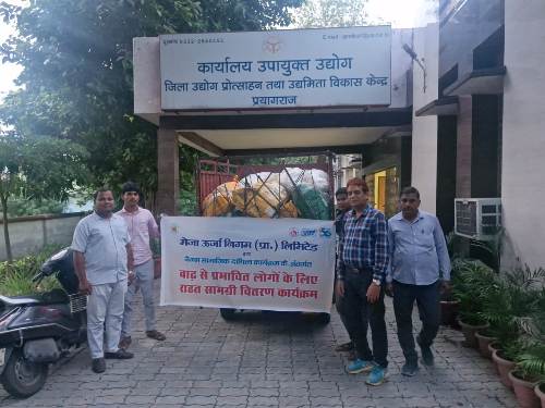 मेज़ा ऊर्जा निगम द्वारा प्रयागराज के बाढ़ प्रभावित क्षेत्रों के राहत शिविरो मे कुल 3700 राहत किट बांटे