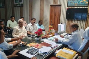 पुरस्कृत स्वीकृत धनराशि रुपए 2.5 करोड़ की लागत से कराये जा रहे 29 कार्यों की सीडीओ ने की समीक्षा बैठक