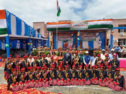 स्वतंत्रता दिवस पर पीवीयूएनएल में गर्व के साथ ध्वजारोहण एवं सांस्कृतिक आयोजन