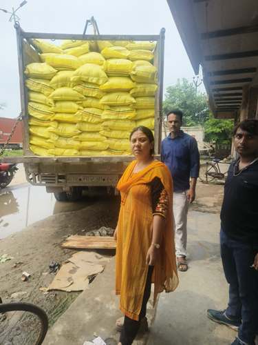 जिला कृषि अधिकारी द्वारा उर्वरक विक्रेताओं की दुकानों का किया गया निरीक्षण