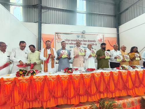 औद्यानिक कृषक संगोष्ठी का मंत्री दिनेश प्रताप सिंह   ने दीप प्रज्वलित कर किया शुभारंभ