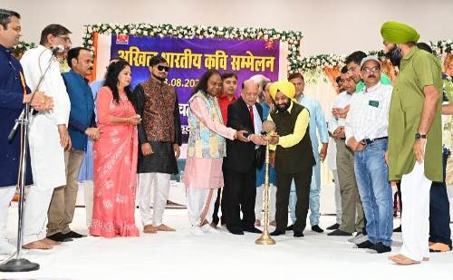 हिण्डाल्को में ठहाकों की गूंज, देश के दिग्गज कवियों ने जमाया रंग
