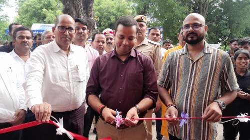 पीएम सूर्यघर मुफ्त बिजली योजना हेतु लगाए गए  कैंप एवं प्रदर्शनी का जिलाधिकारी ने किया उद्घाटन