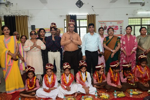 स्वस्थ नारी सशक्त परिवार” अभियान के तहत कन्या जन्मोत्सव मनाया गया 