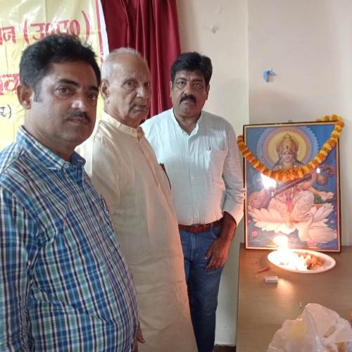 भारत सरकार हिन्दी को राष्ट्रभाषा का दर्जा प्रदान करे और इसके प्रचार-प्रसार को बढ़ावा दे – रामाश्रय राय