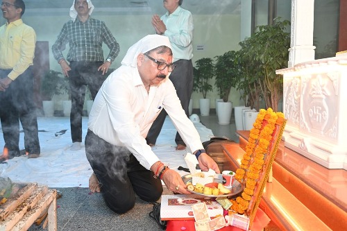 खुर्जा परियोजना में धूम-धाम से मनाई गई विश्वकर्मा पूजा