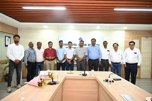 डीआईसी, आरएसपी और बीएसएल, आलोक वर्मा ने हॉकी स्टार शिलानंद लाकड़ा और नीलम संजीव खेश को किया सम्मानित