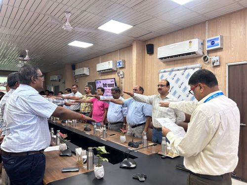 कार्यस्थल पर हिंदी का प्रयोग बढ़ाने से कर्मचारियों के बीच बेहतर संवाद और कार्यकुशलता सुनिश्चित होगी – पवन कुमार रावत