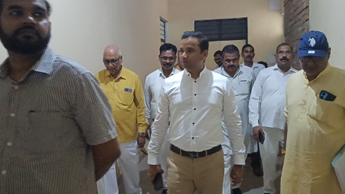 जिला निर्वाचन अधिकारी ने ई0वी0एम0 स्ट्रांग रूम का राजनीतिक दलों के पदाधिकारियों के साथ किया निरीक्षण