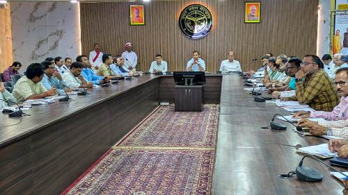 जिलाधिकारी की अध्यक्षता में आई0जी0आर0एस0 की बैठक कलेक्ट्रेट सभागार में सम्पन्न 