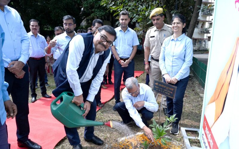 सीएमपीडीआई में ‘एक पेड़ मां के नाम’ अभियान का आयोजन