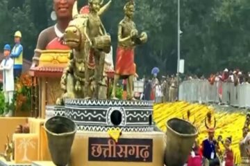 गुजरात की धरती पर बस्तर का सम्मान: एकता परेड में छत्तीसगढ़ की झांकी ने दिखाया विकास का नया मॉडल