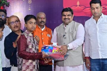 शिक्षा मंत्री गजेन्द्र यादव ने बच्चों संग “विष्णु के दिया”  कार्यक्रम में मनाई दीपावली