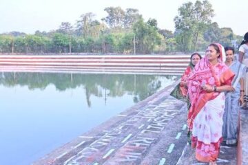 छठ पर्व की तैयारी का लिया जायजा : मंत्री श्रीमती लक्ष्मी राजवाड़े ने किया भटगांव छठ घाट का निरीक्षण