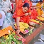 मंत्री श्रीमती लक्ष्मी राजवाड़े ने सूर्यदेव को अर्पित किया संध्या अर्घ्य